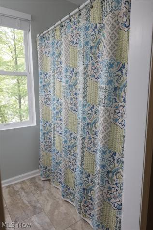 677 Floral Valley E Howard OH 43028