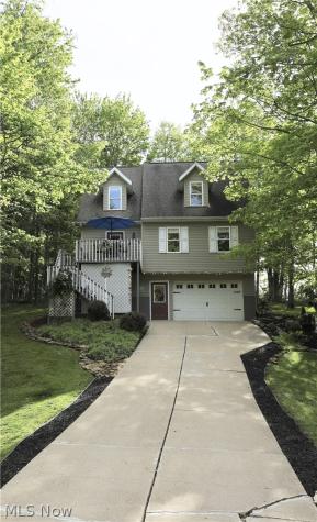 677 Floral Valley E Howard OH 43028