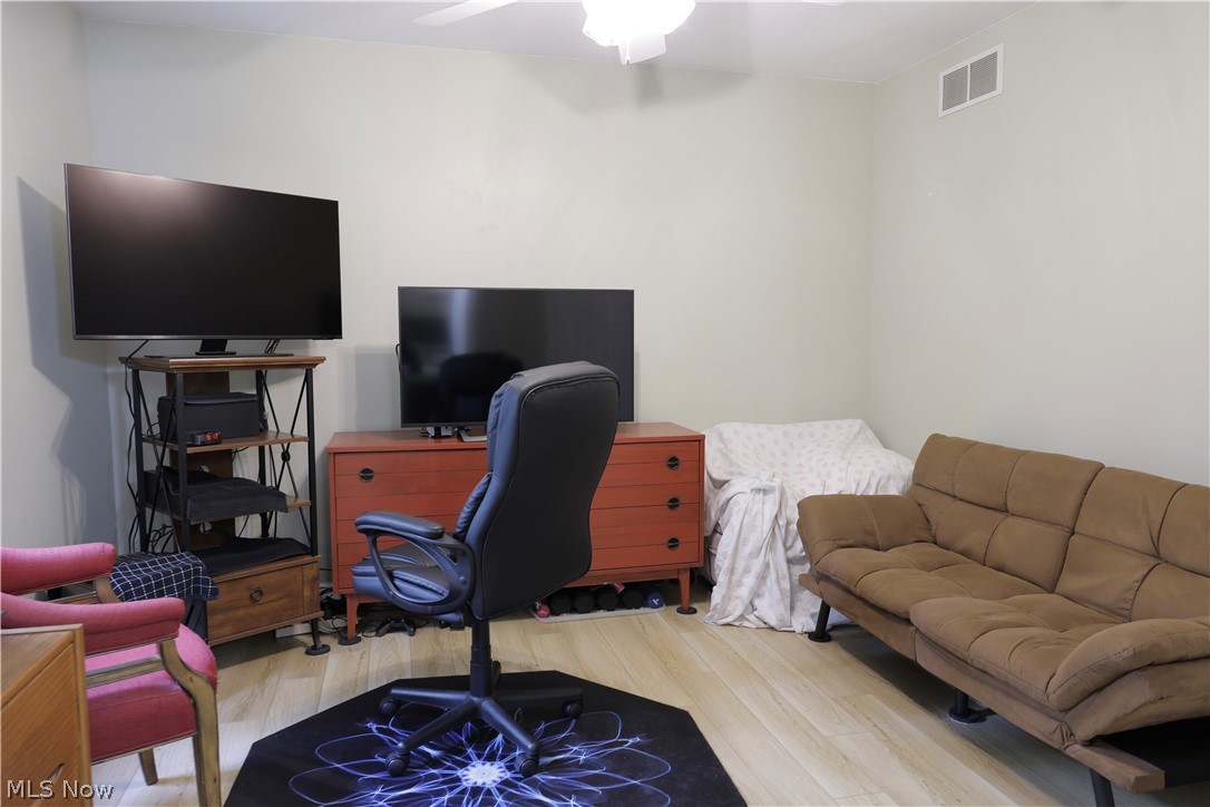 677 Floral Valley E Howard OH 43028
