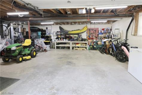 677 Floral Valley E Howard OH 43028
