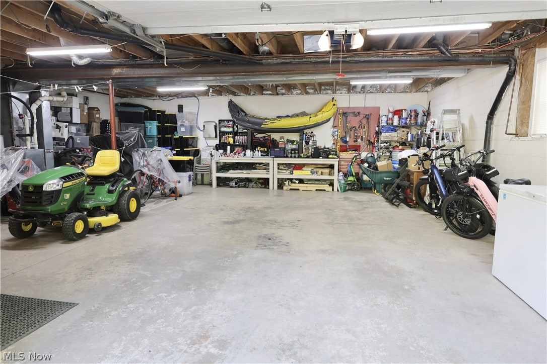 677 Floral Valley E Howard OH 43028