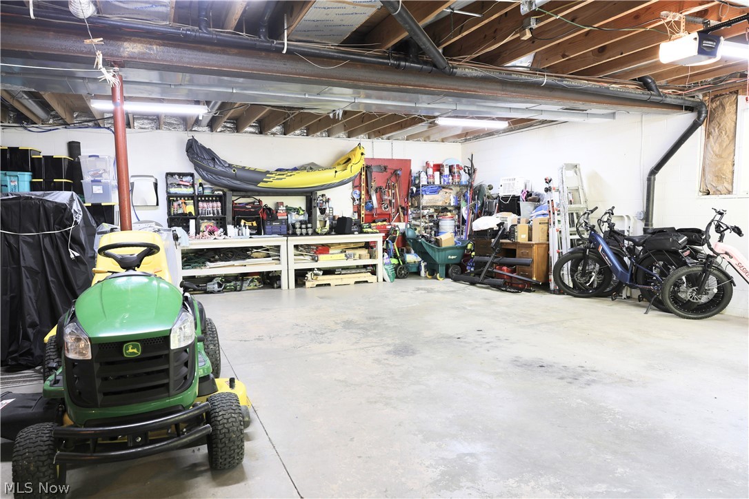 677 Floral Valley E Howard OH 43028