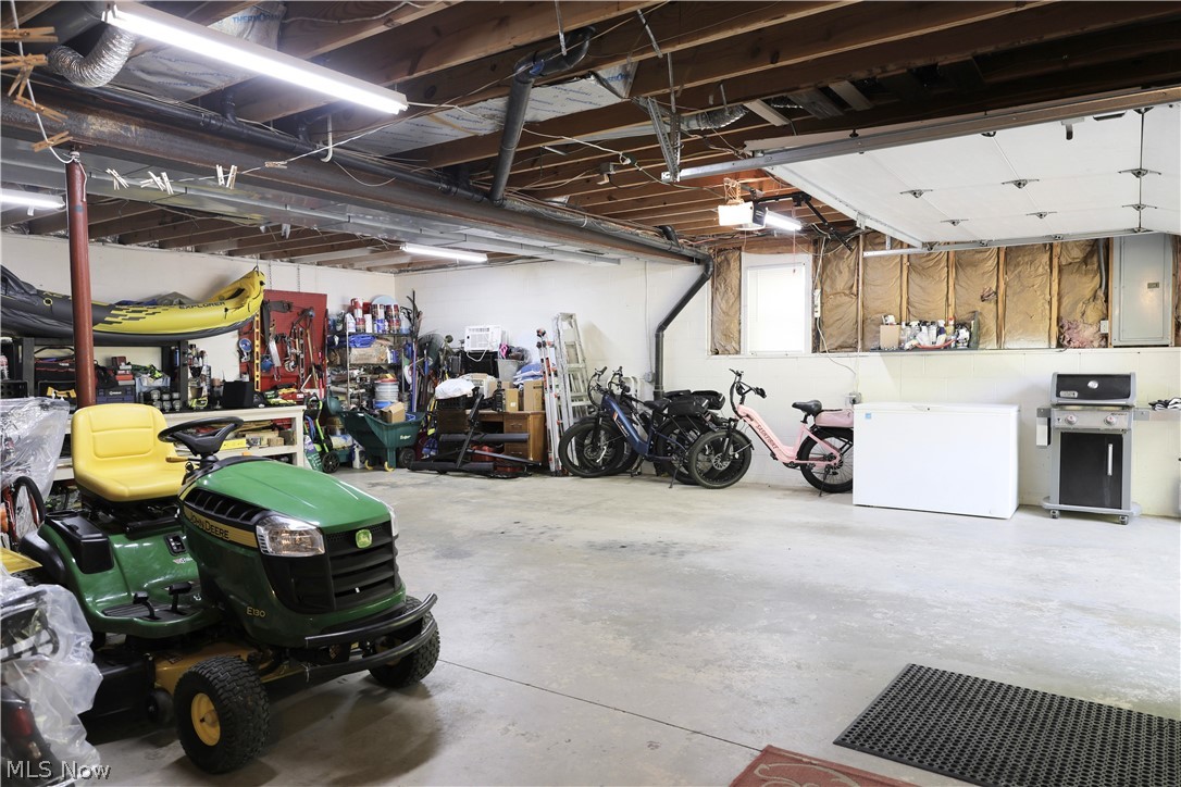 677 Floral Valley E Howard OH 43028