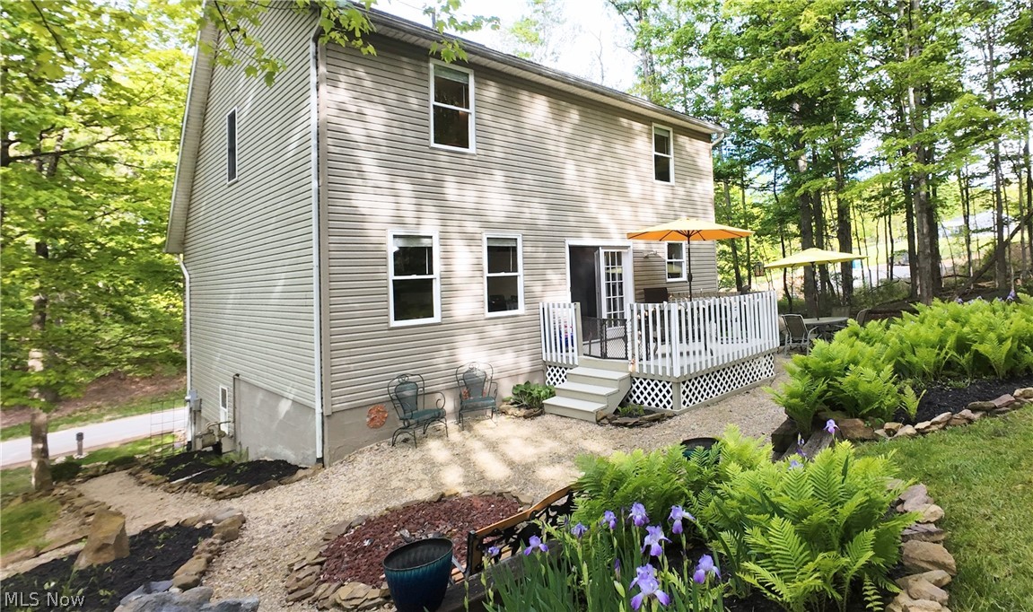 677 Floral Valley E Howard OH 43028