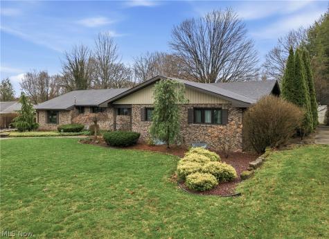 1364 Saint Albans Drive Youngstown OH 44511