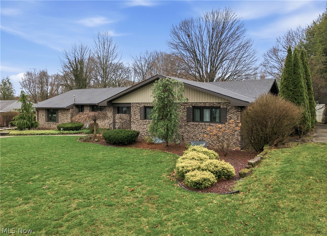 1364 Saint Albans Drive Youngstown OH 44511