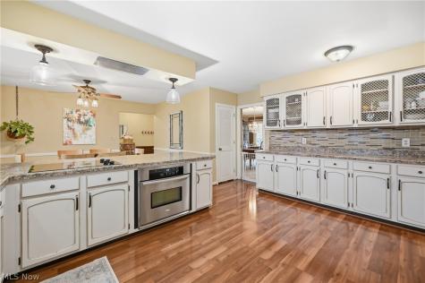 1364 Saint Albans Drive Youngstown OH 44511