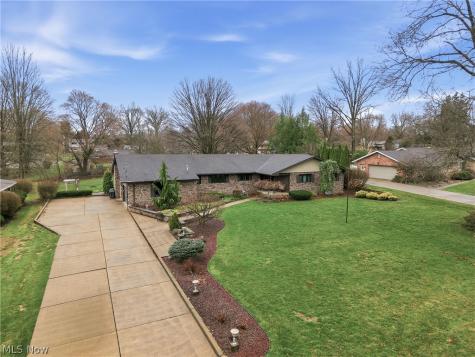 1364 Saint Albans Drive Youngstown OH 44511