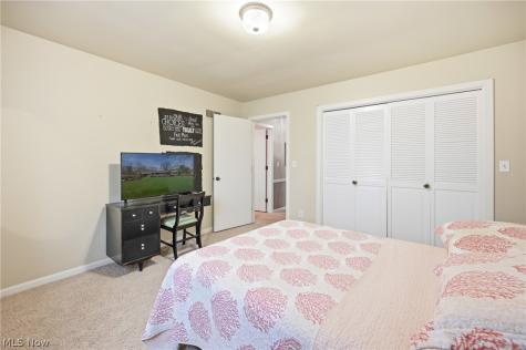 1364 Saint Albans Drive Youngstown OH 44511