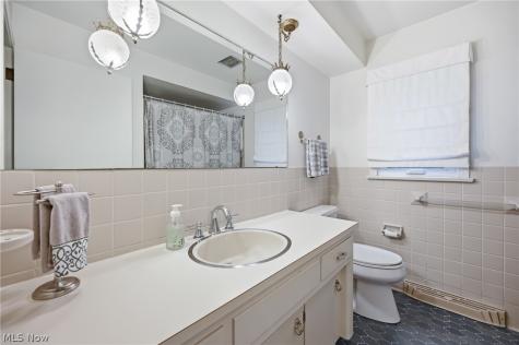 1364 Saint Albans Drive Youngstown OH 44511