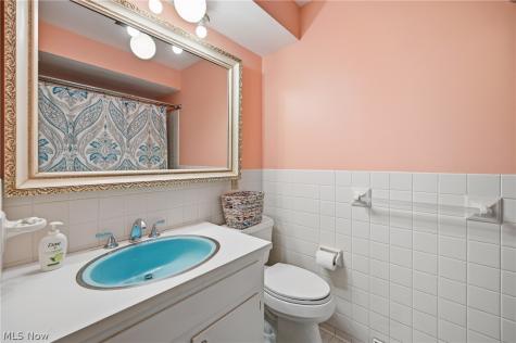 1364 Saint Albans Drive Youngstown OH 44511