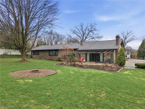 1364 Saint Albans Drive Youngstown OH 44511