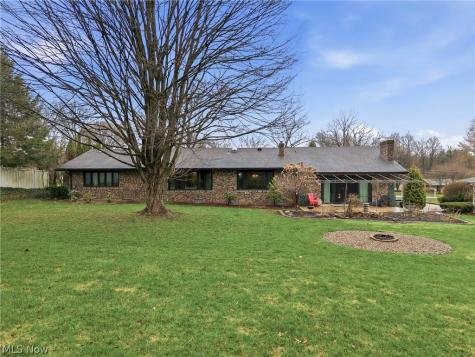 1364 Saint Albans Drive Youngstown OH 44511