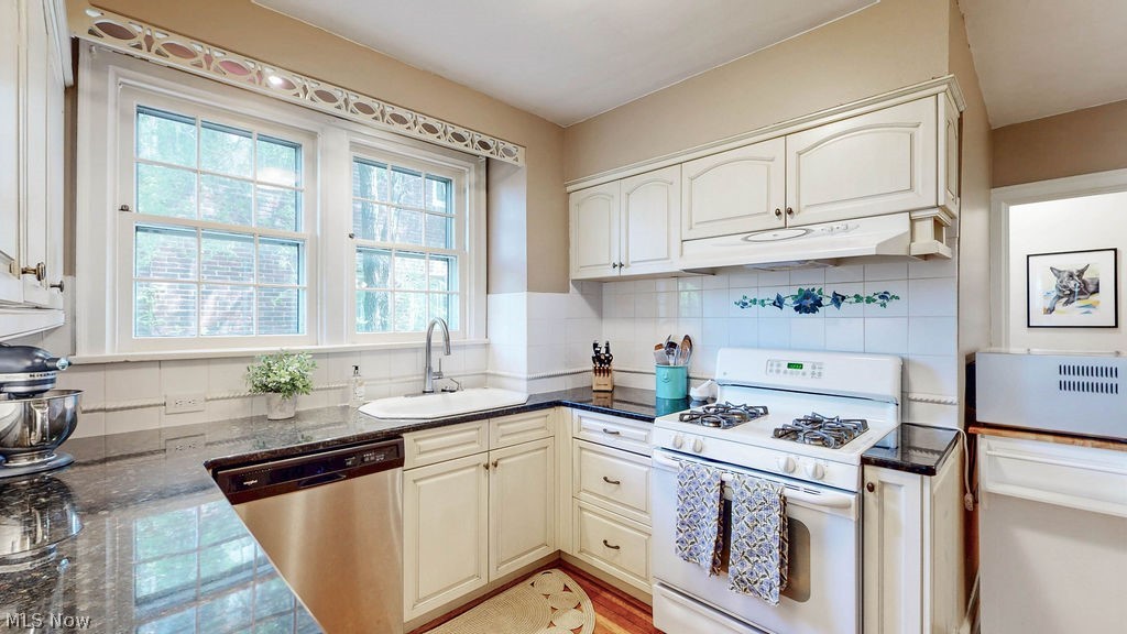 3332 Braemar Road Shaker Heights OH 44120