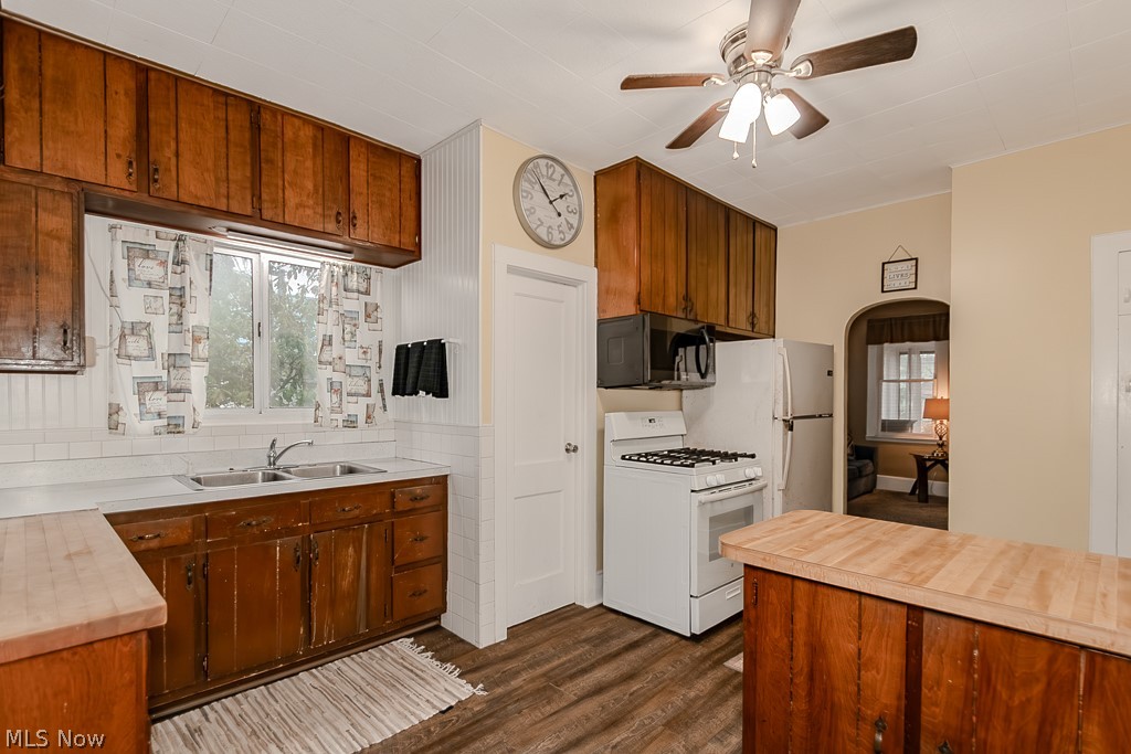 107 North Avenue W Geneva OH 44041