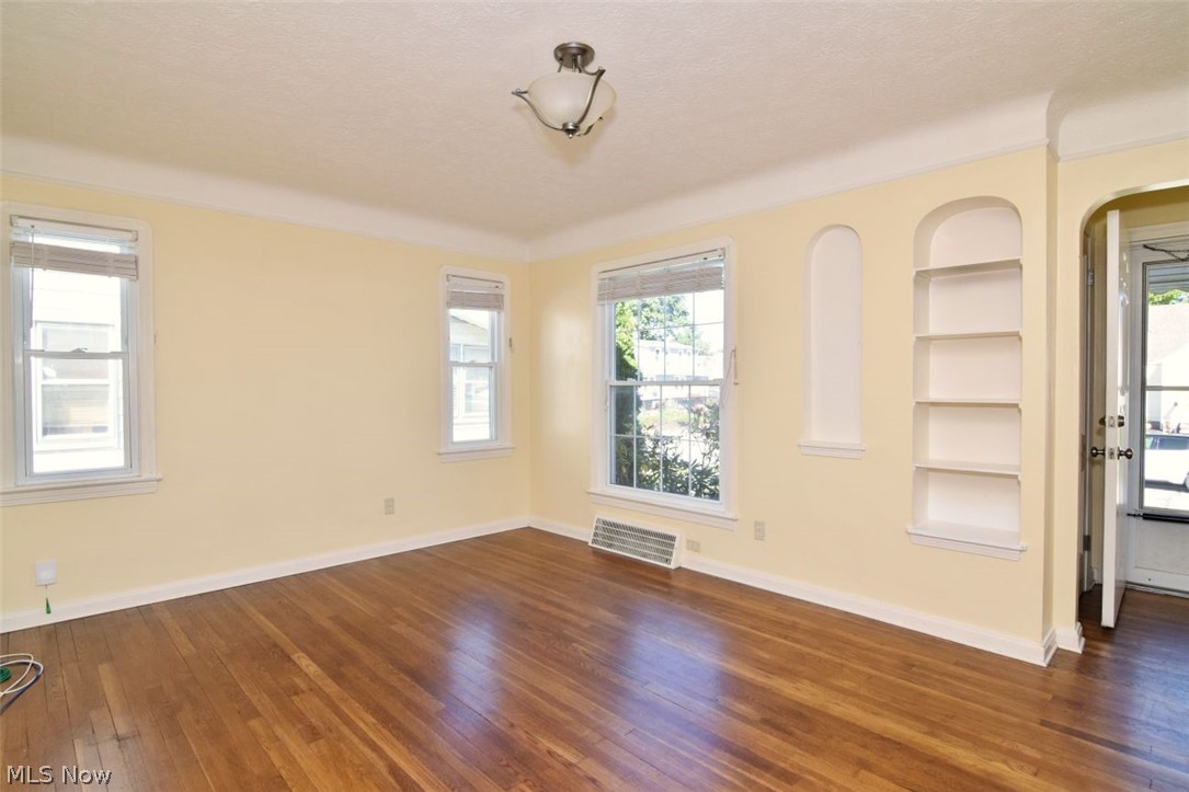 5011 Pershing Avenue Parma OH 44134