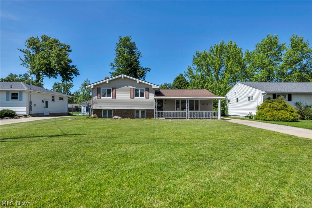 42988 Woodhill Drive Elyria OH 44035