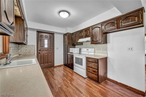 42988 Woodhill Drive Elyria OH 44035