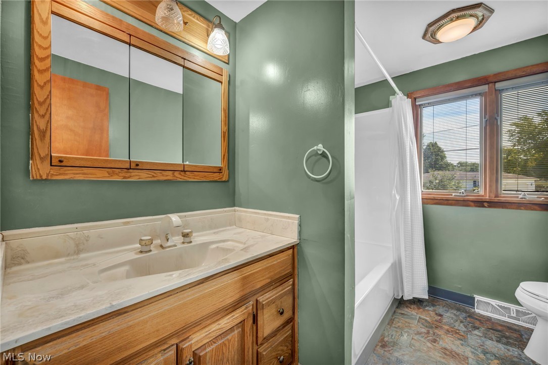 42988 Woodhill Drive Elyria OH 44035