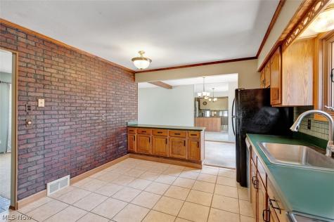 2211 Camelot Drive Parma OH 44134