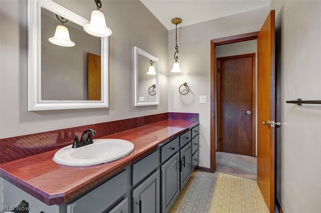 2211 Camelot Drive Parma OH 44134