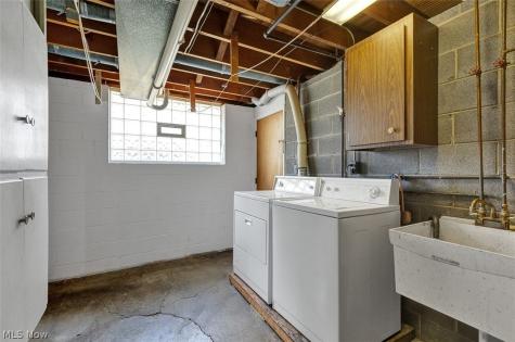 2211 Camelot Drive Parma OH 44134