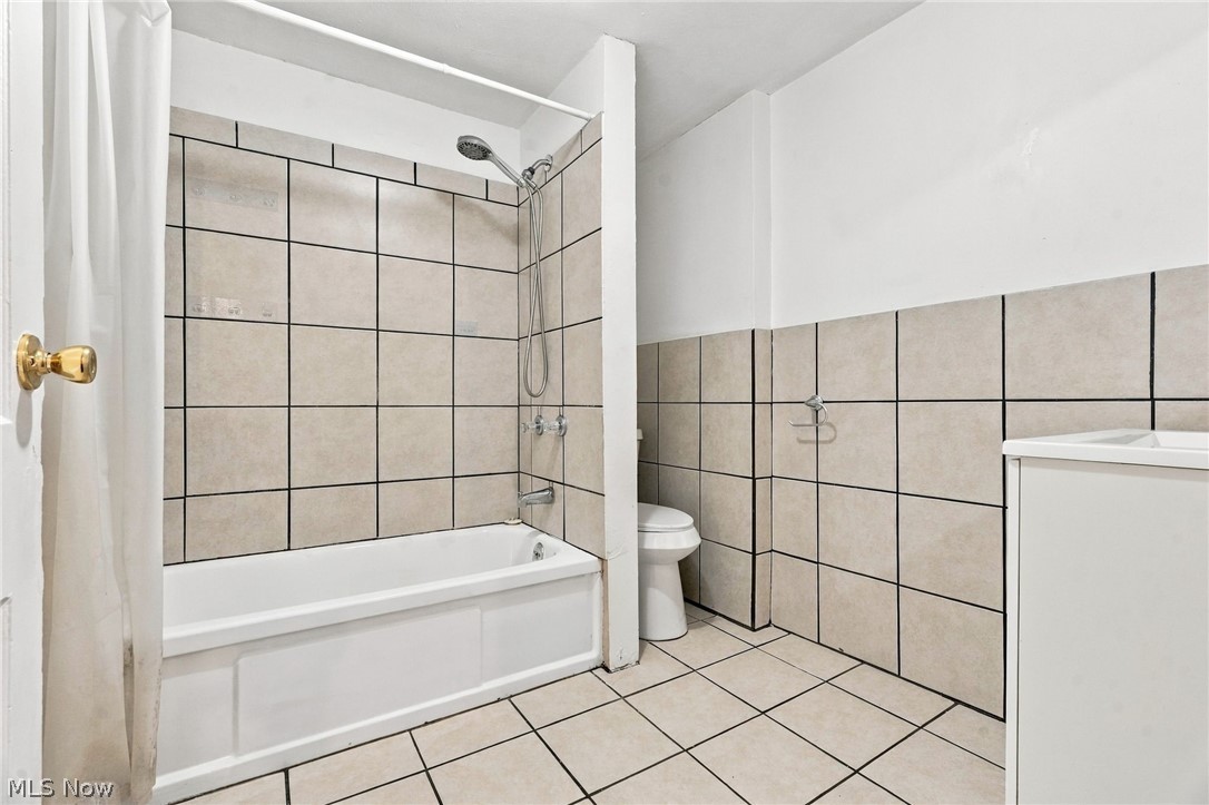 1155 Big Falls Avenue Akron OH 44310