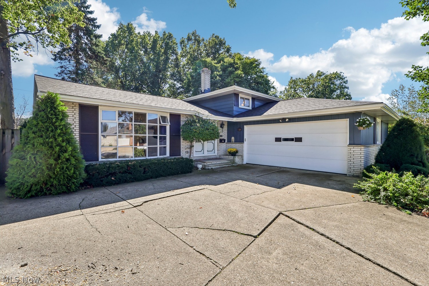 310 E Decker Drive Seven Hills OH 44131