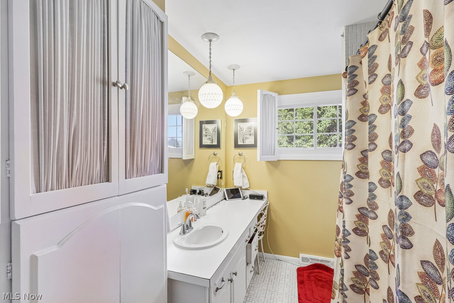 310 E Decker Drive Seven Hills OH 44131
