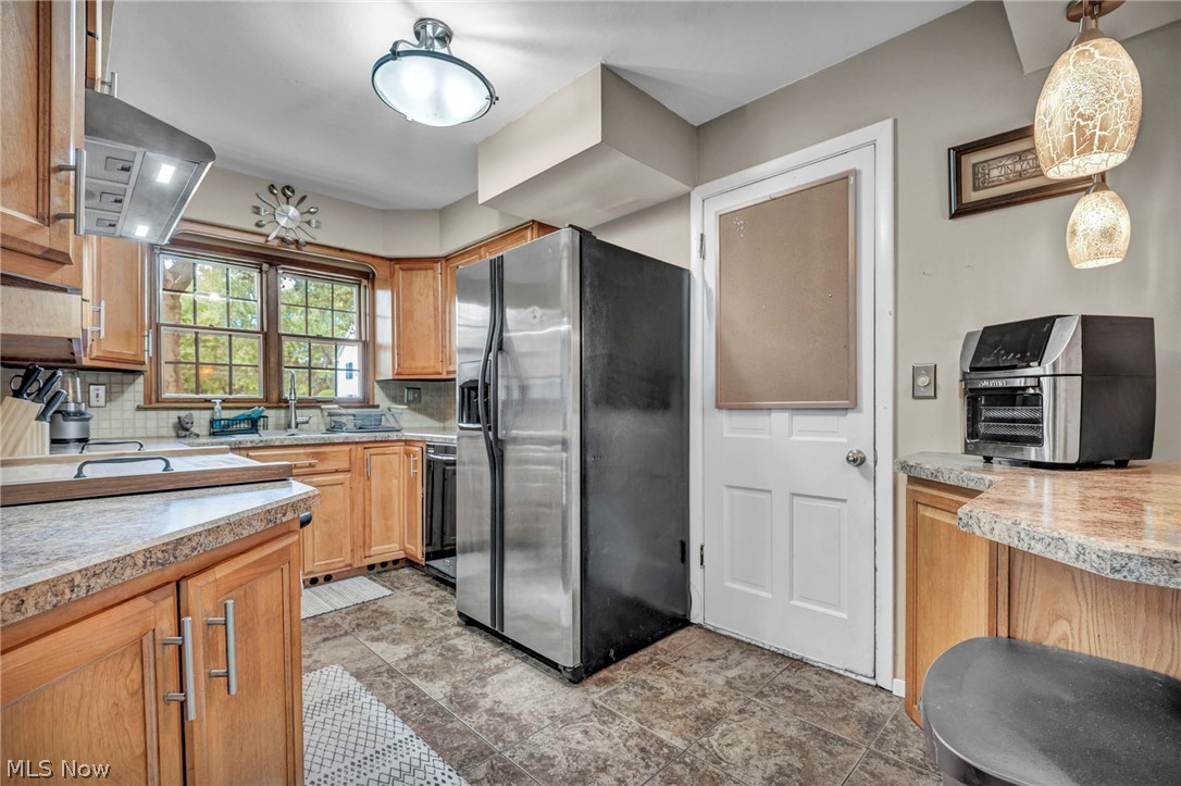 1725 Bathgate Avenue Madison OH 44057
