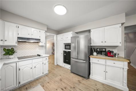 134 Hurd Road Aurora OH 44202