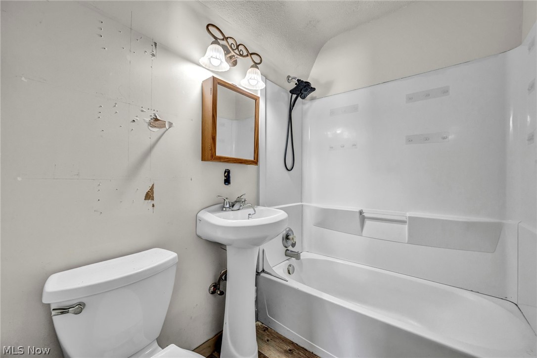 318 Longson Avenue Elyria OH 44035