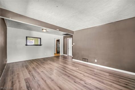 318 Longson Avenue Elyria OH 44035