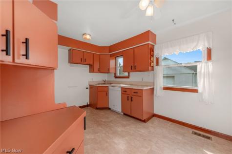 7413 Traymore Avenue Brooklyn OH 44144