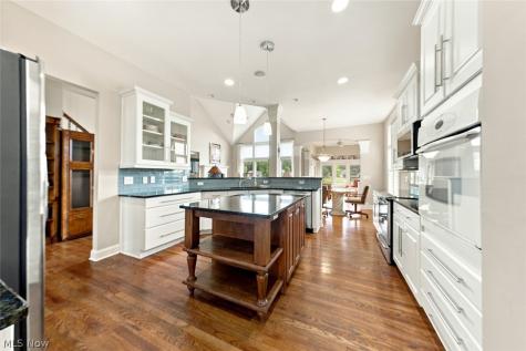 4240 Saint Annes Court Avon OH 44011