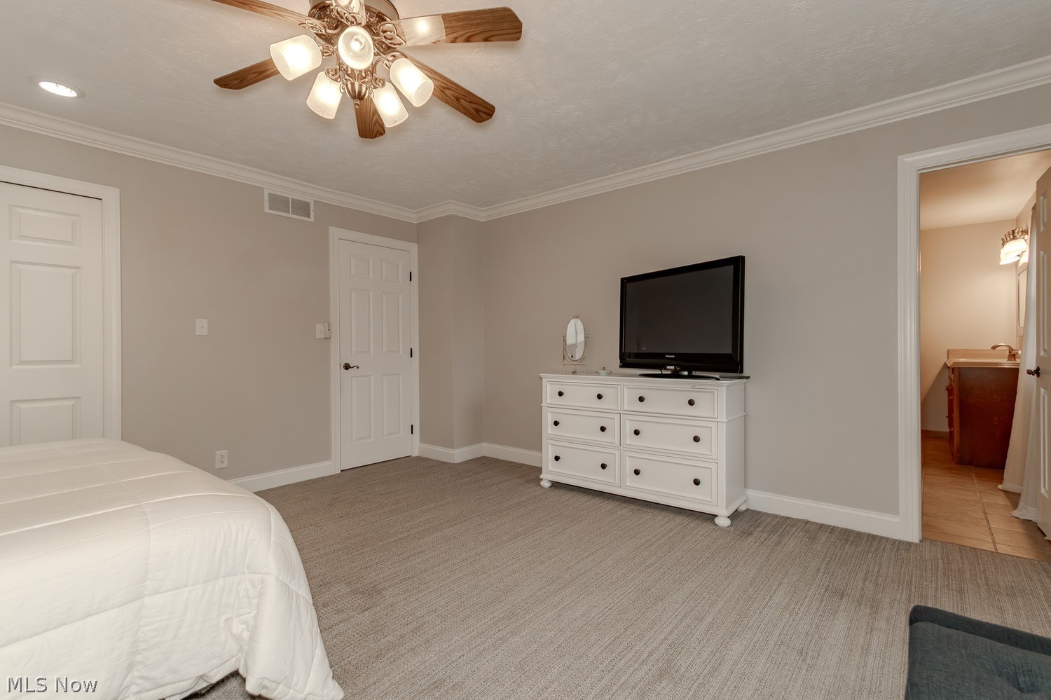35981 Reeves Road Eastlake OH 44095