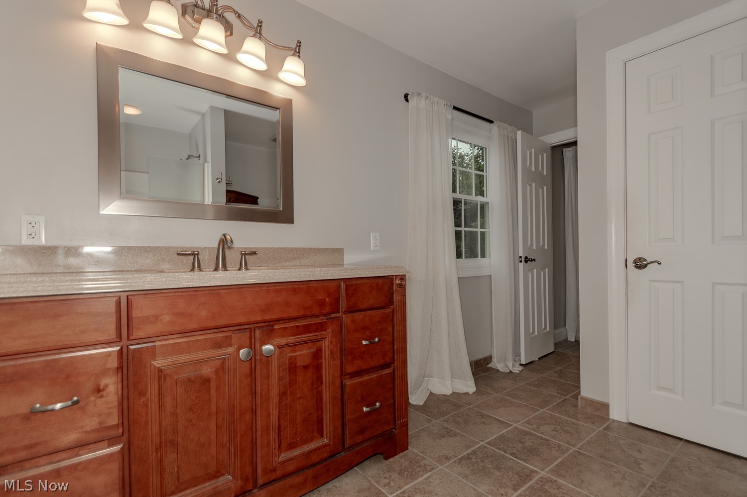 35981 Reeves Road Eastlake OH 44095