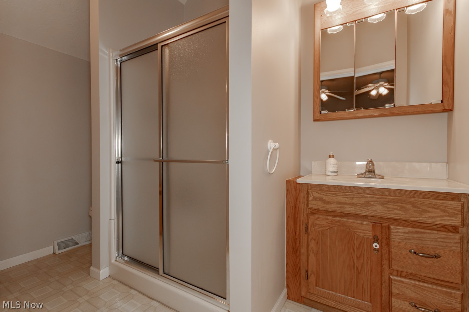 35981 Reeves Road Eastlake OH 44095