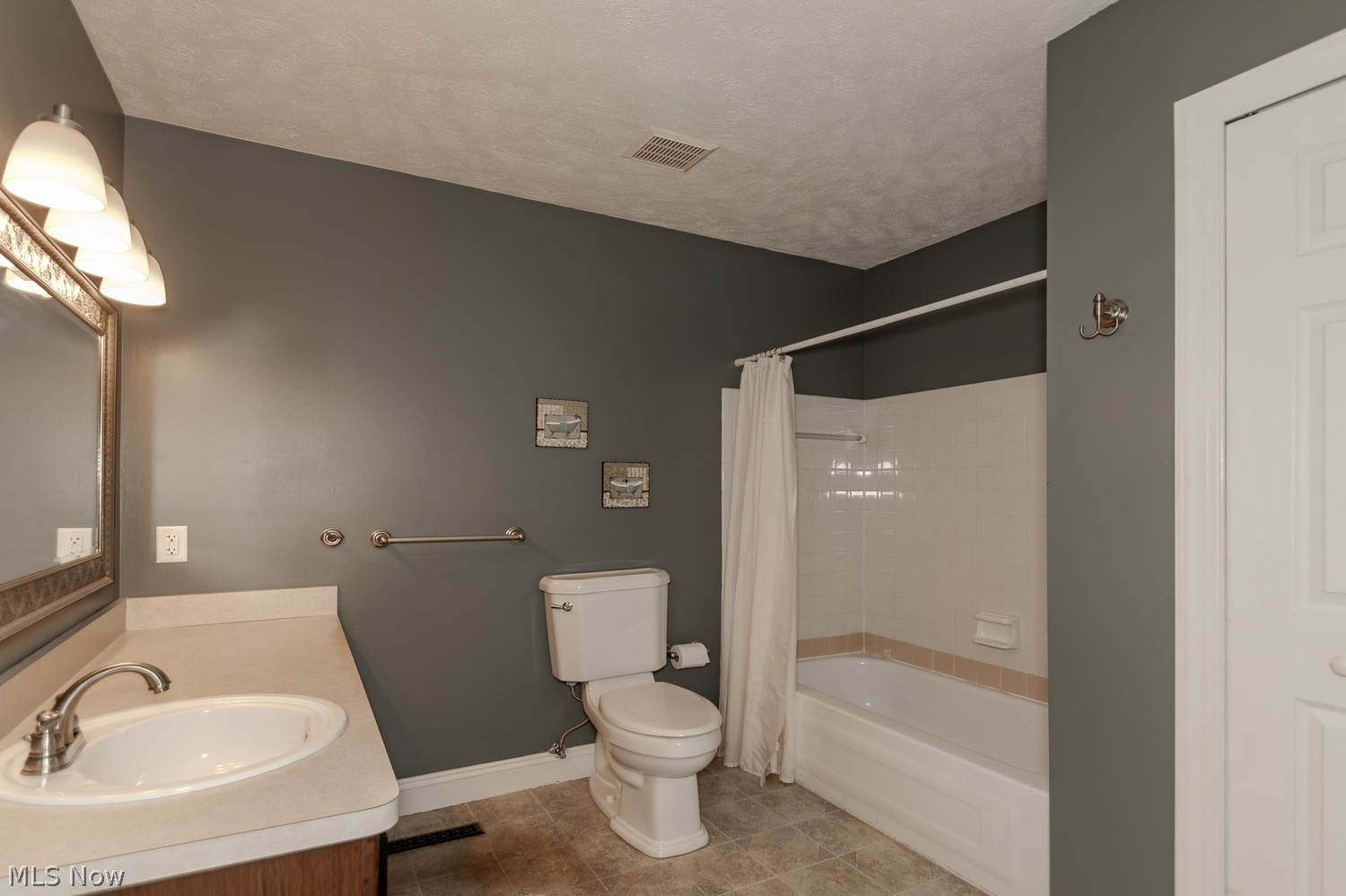35981 Reeves Road Eastlake OH 44095