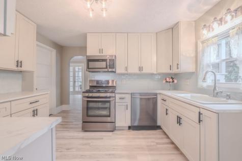 41796 Adelbert Street Elyria OH 44035