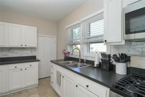 185 24th Street NW Barberton OH 44203