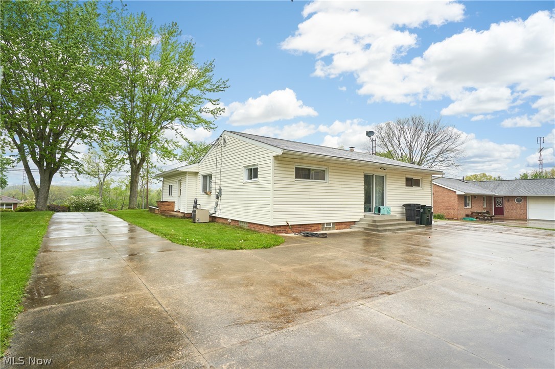 1730 Spring Valley Avenue NW Canton OH 44708