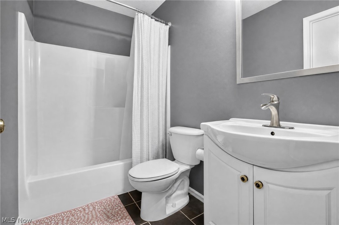 1008 Coopers Run Amherst OH 44001