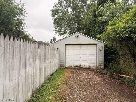 13 Burton Avenue NW Massillon OH 44646