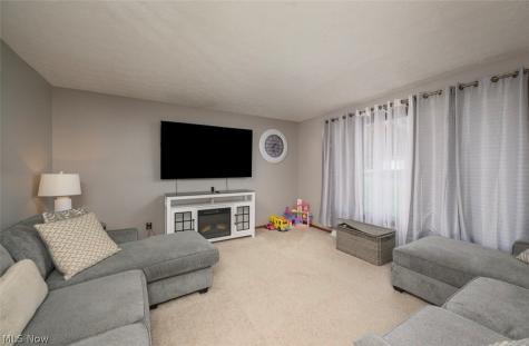 5326 Hillsboro Avenue SE Canton OH 44707