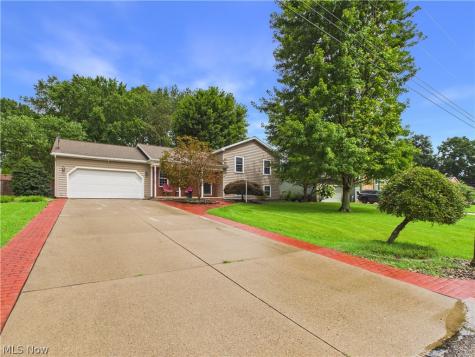 24 Maple Shade Drive Marietta OH 45750