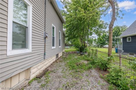 124 E 32nd Street Lorain OH 44055