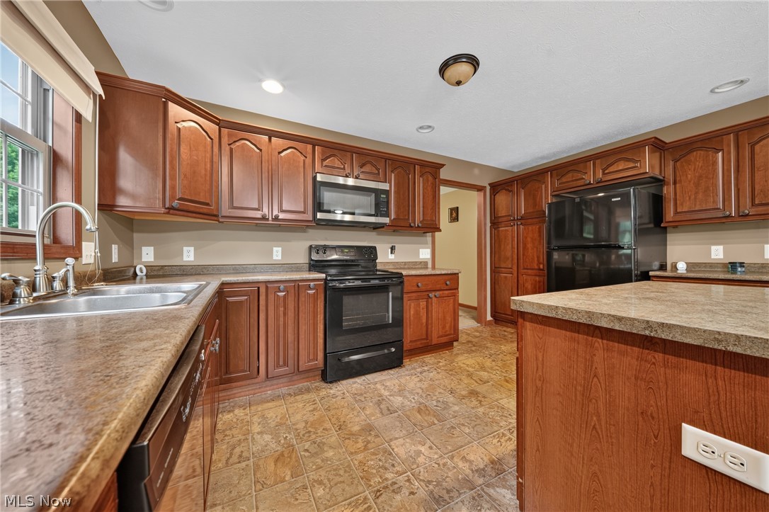 412 Brittany Lane Jefferson OH 44047