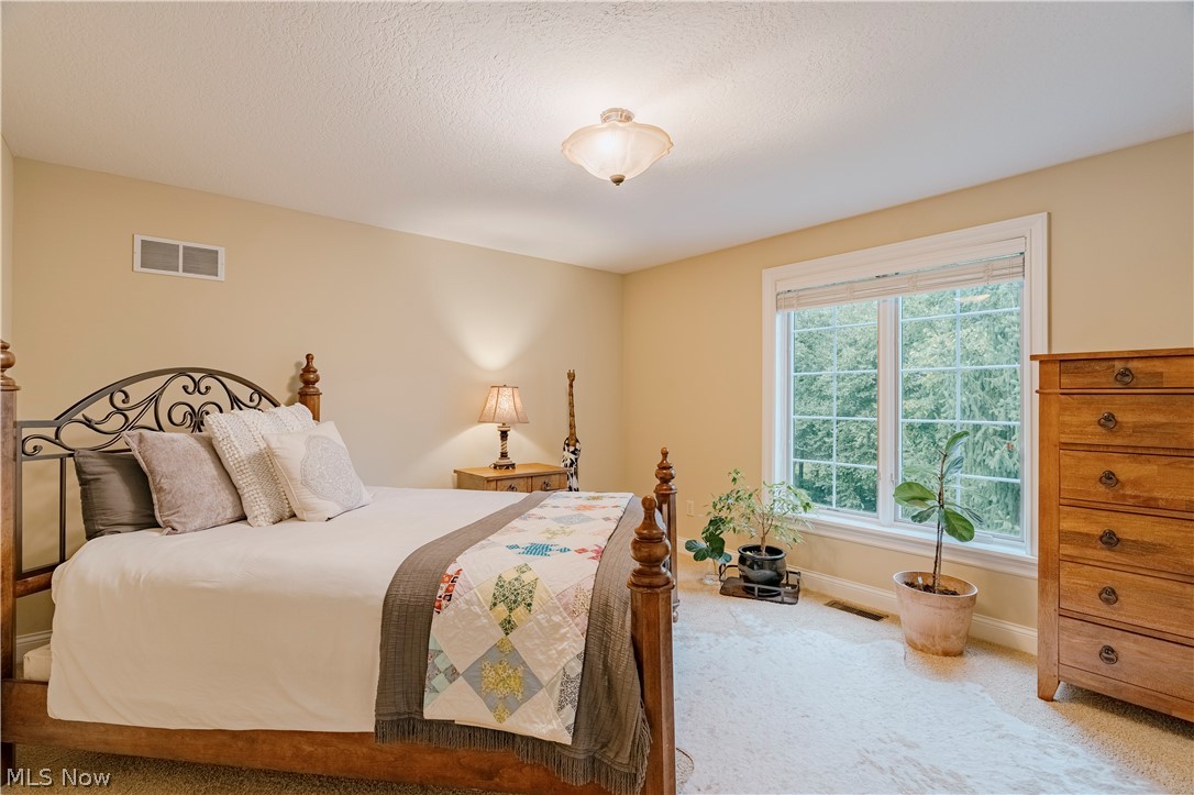 7734 Bainbridge Road Chagrin Falls OH 44023