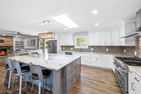 2109 E Pleasant Valley Road Seven Hills OH 44131
